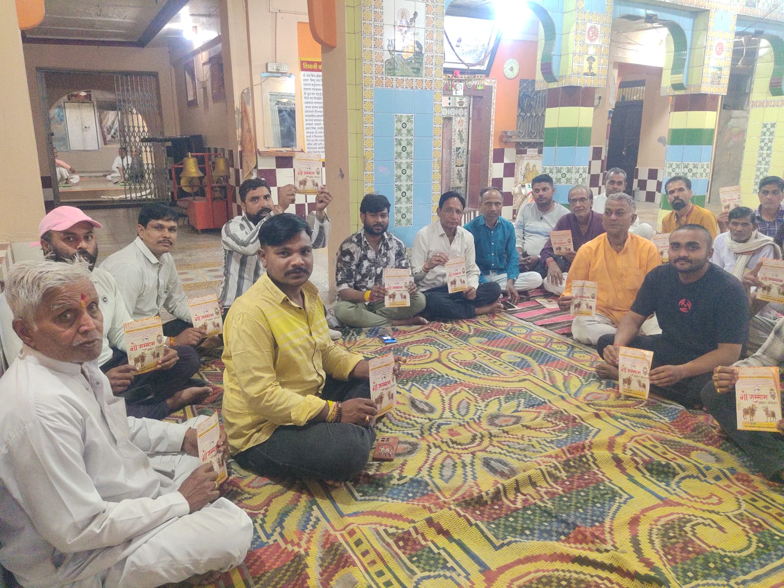 गौ सम्मान आहवान अभियान के अंतर्गत हजार हस्ताक्षरों का लक्ष्य,गांव गांव बैठकों का दौर जारी