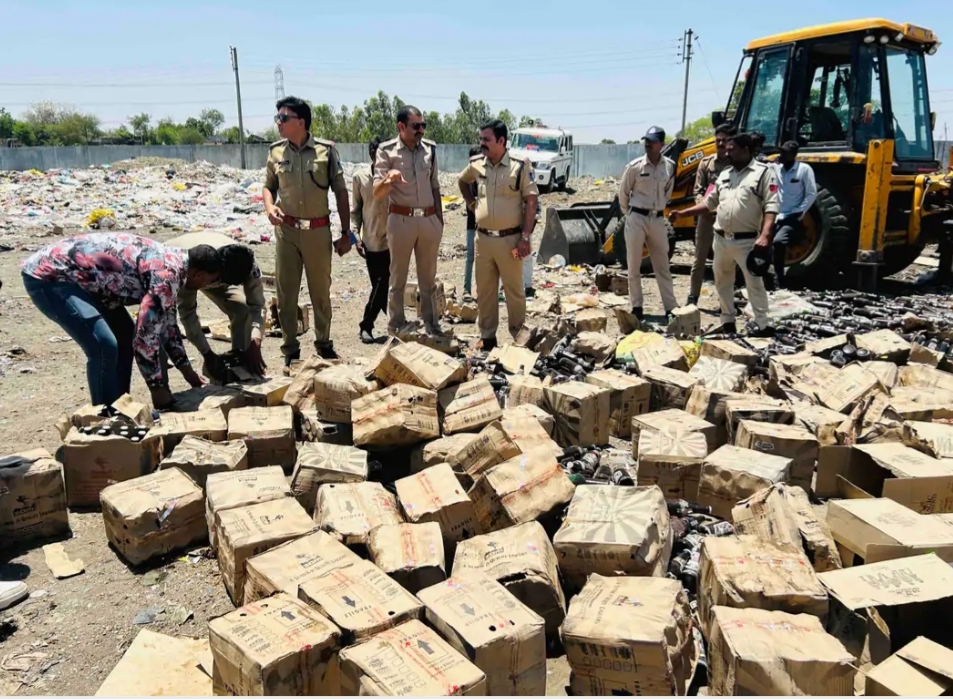 पुलिस ने 26 हजार लीटर शराब नष्ट की,सुबह 11 से शाम 4 बजे तक चली कार्रवाई