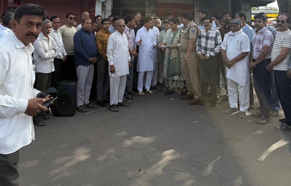 जैन समाज ने मौन जुलूस निकालकर सौंपा ज्ञापन