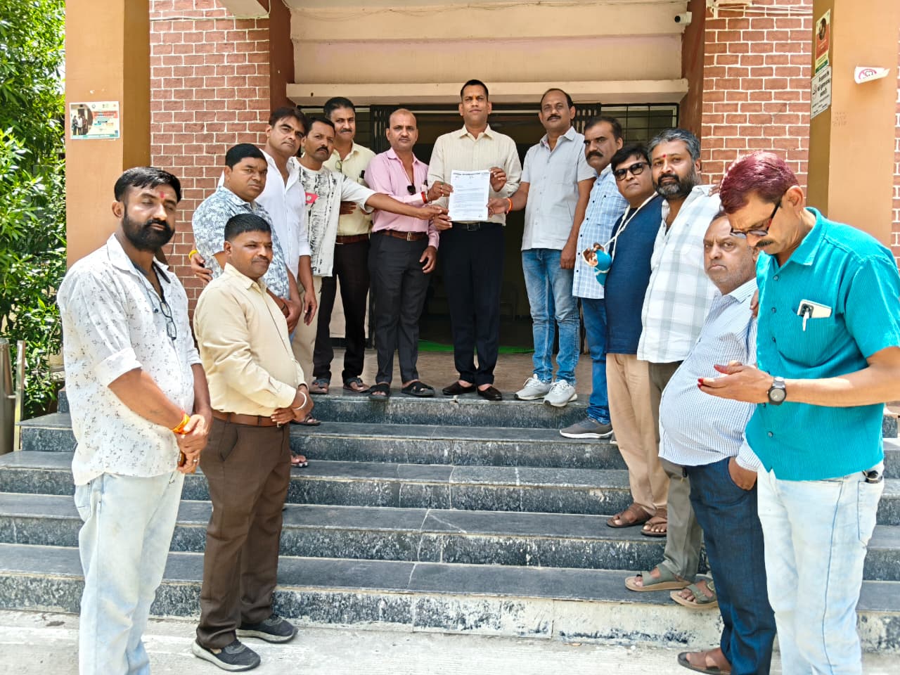 मुख्यमंत्री द्वारा प्रदेश कांग्रेस अध्यक्ष के खिलाफ अभद्र शब्दों के इस्तेमाल 