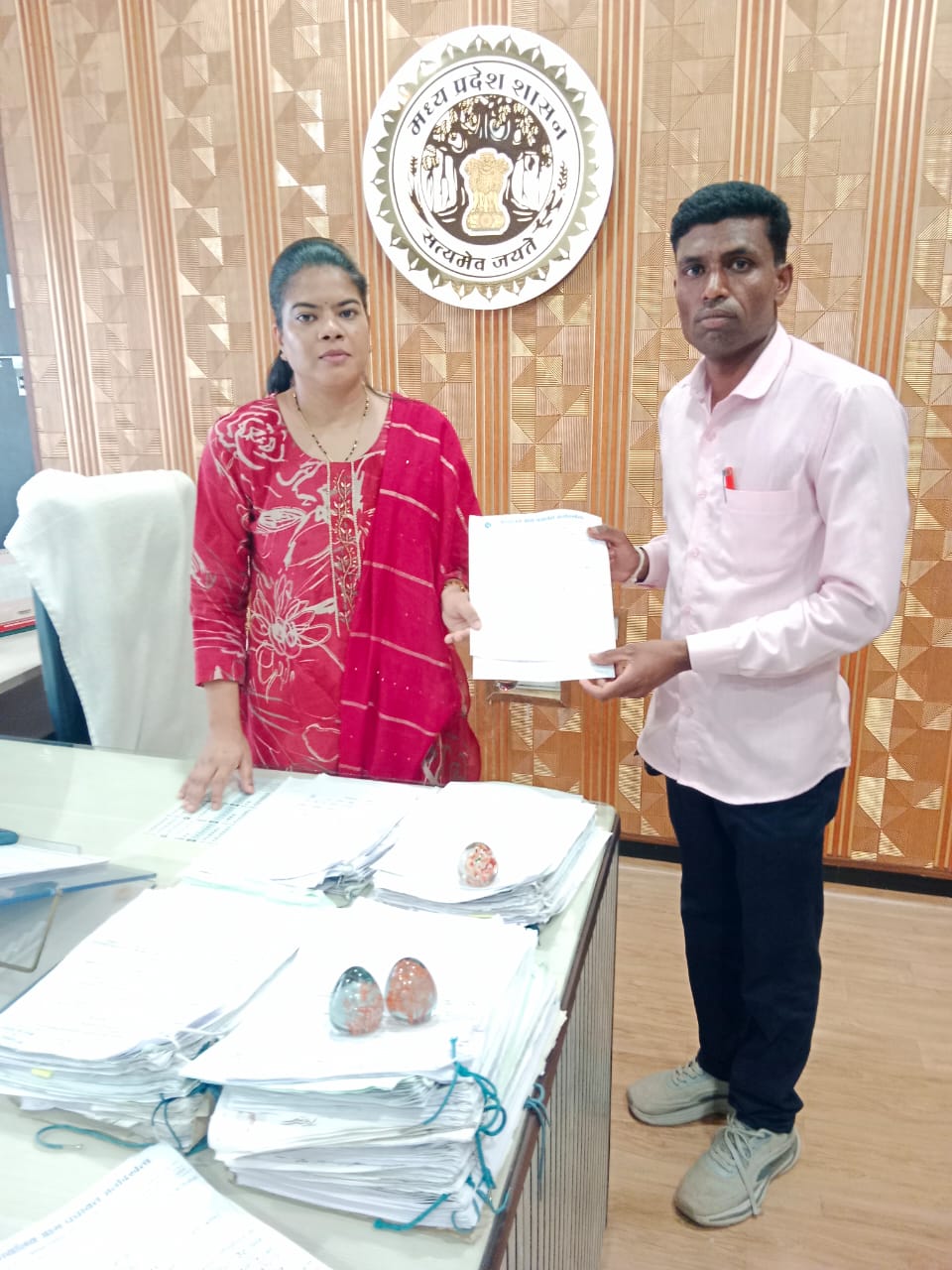 ईंट,भट्टों के धुंए से फैल रहे प्रदूषण से स्कूली बच्चों व ग्रामीण के स्वास्थ्य पर पड़ रहा असर
